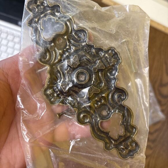 Vintage Hyer Ornate Brass Cabinet Door Drawer Backplate Handle Hollywood Regency - Picture 7 of 8